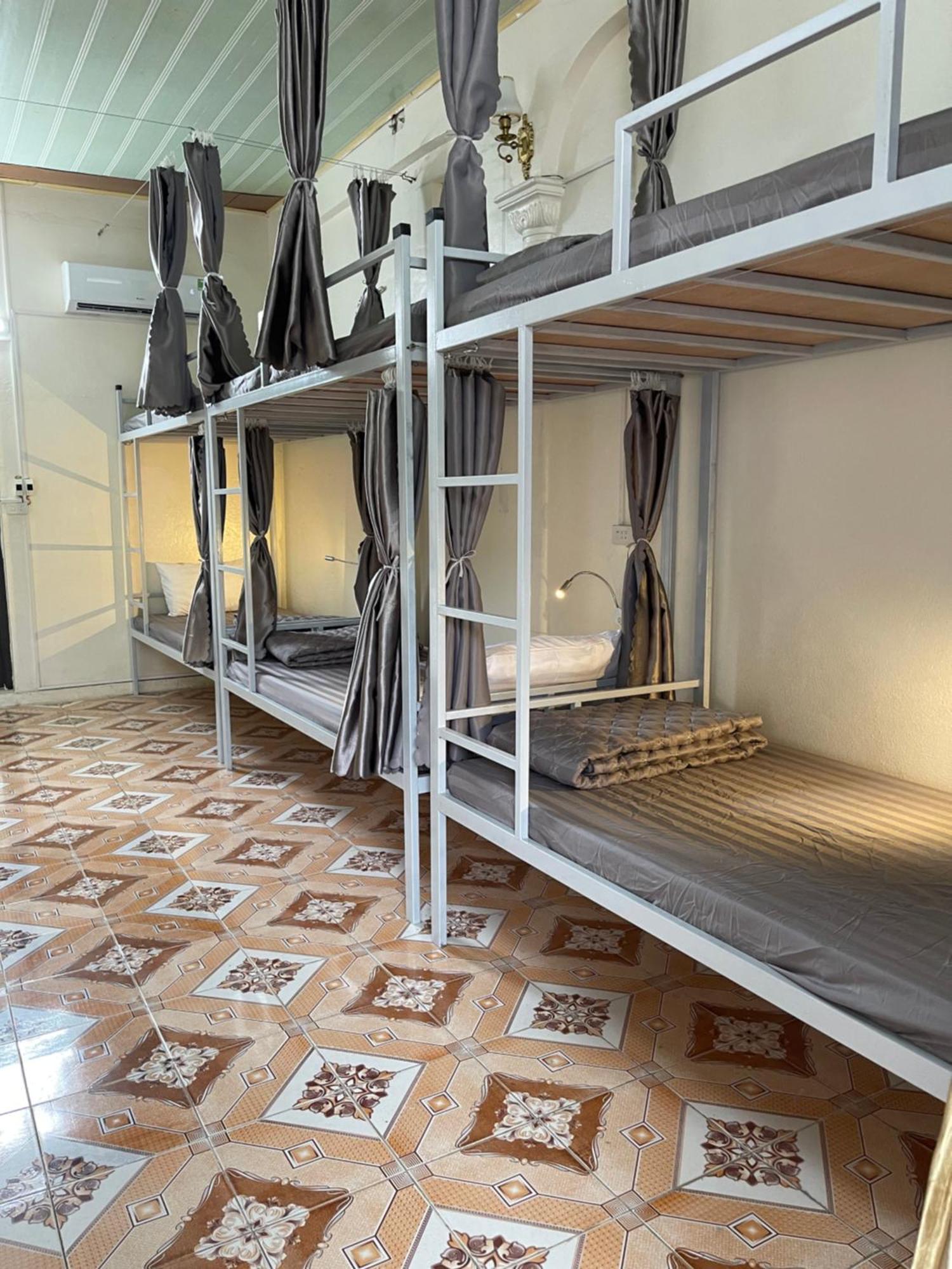 Downtown Backpacker Hostel นิญบิ่ญ ภายนอก รูปภาพ