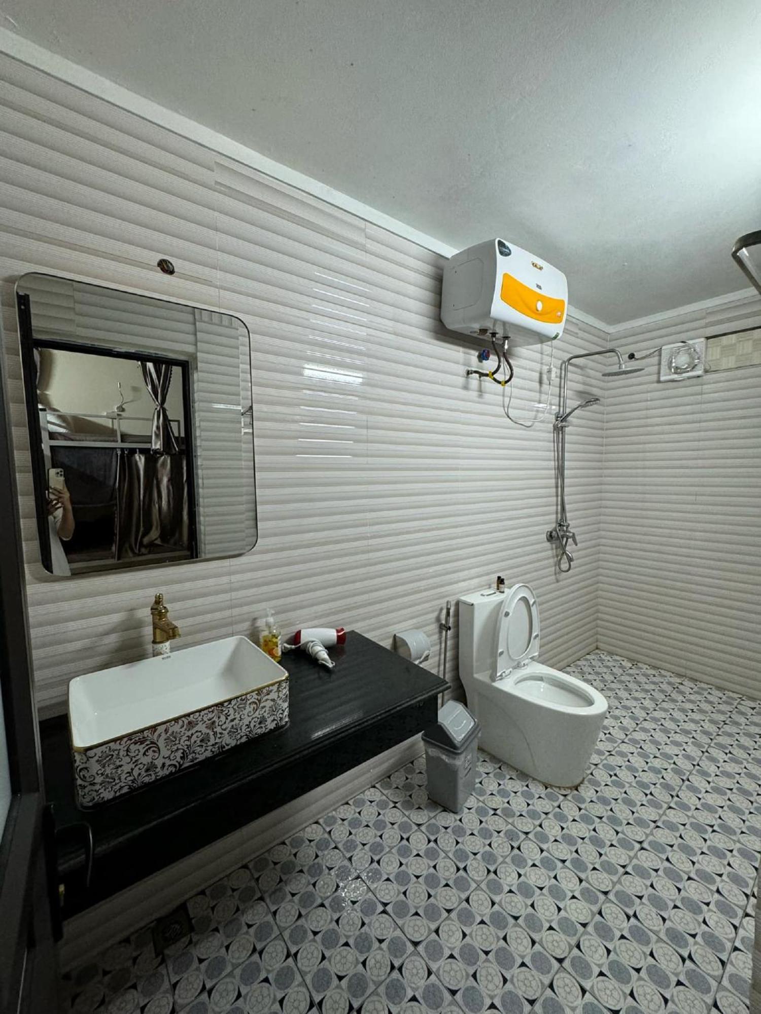 Downtown Backpacker Hostel นิญบิ่ญ ภายนอก รูปภาพ