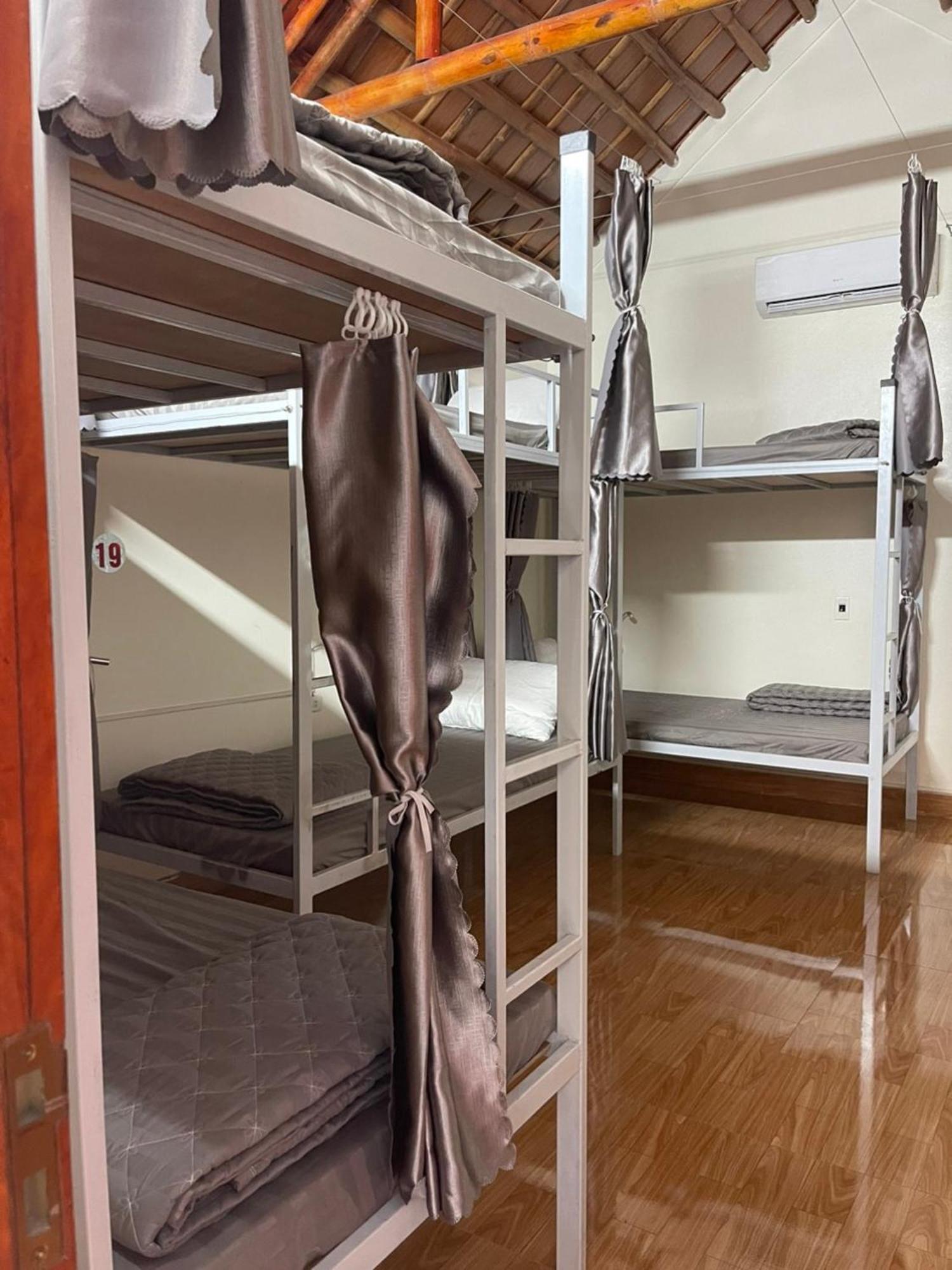 Downtown Backpacker Hostel นิญบิ่ญ ภายนอก รูปภาพ
